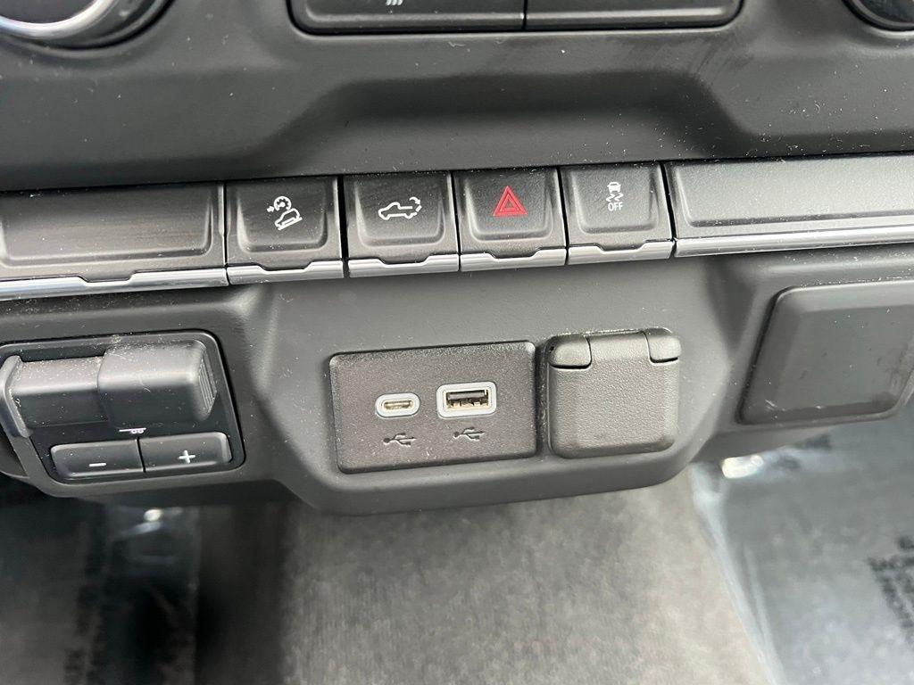 Chevrolet Silverado 1500 Custom Trail Boss Crew Cab Long Box 4WD 2021