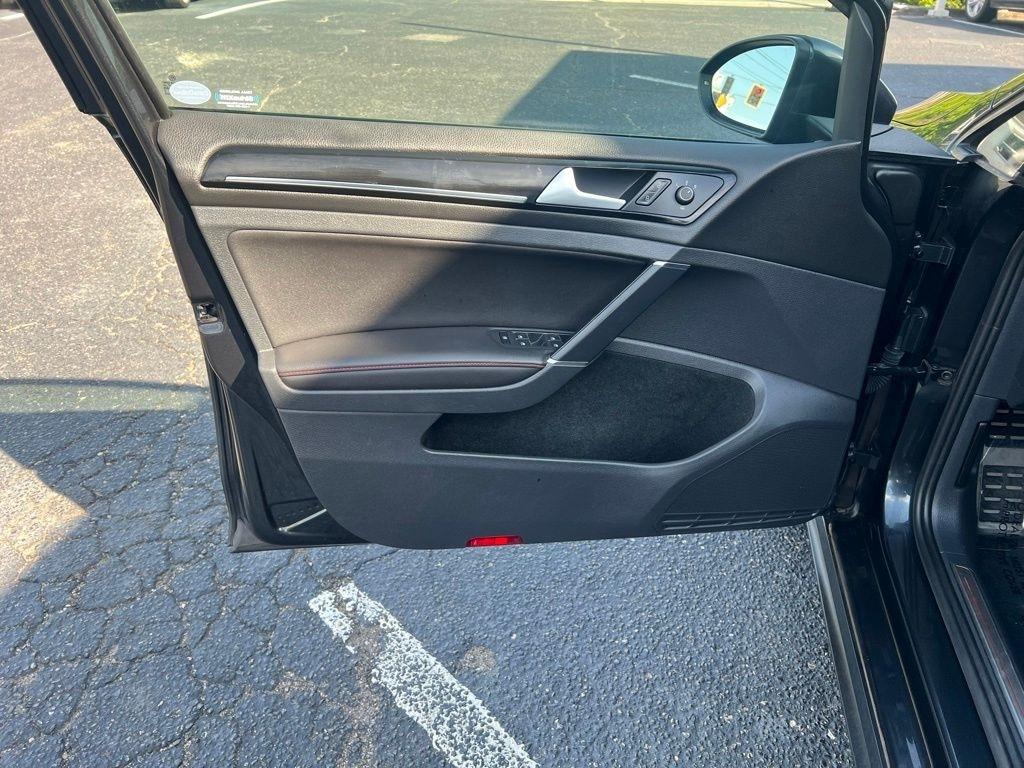 Volkswagen Golf GTI SE 6M 4-Door 2017