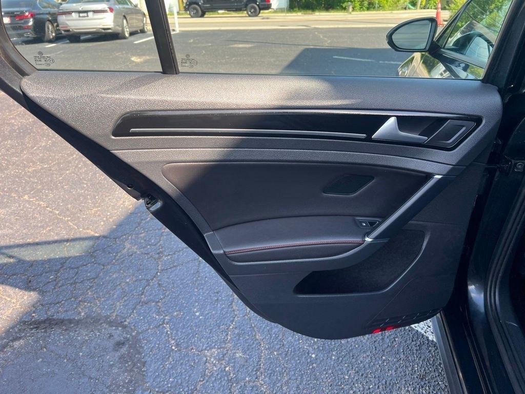 Volkswagen Golf GTI SE 6M 4-Door 2017