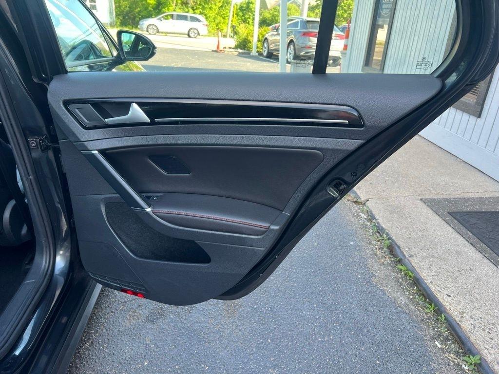 Volkswagen Golf GTI SE 6M 4-Door 2017