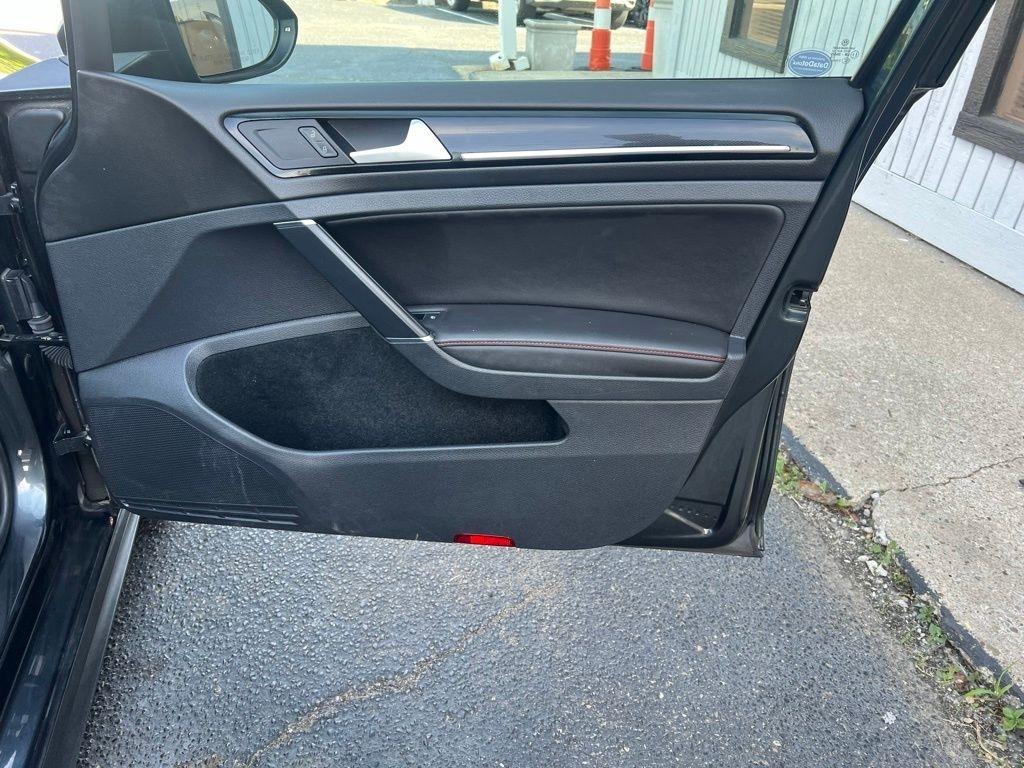 Volkswagen Golf GTI SE 6M 4-Door 2017