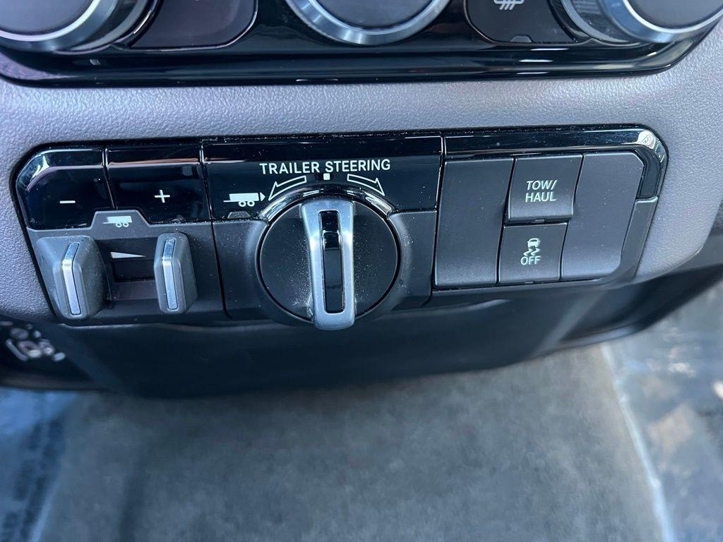 RAM 1500 Lone Star Crew Cab LB 4WD 2023