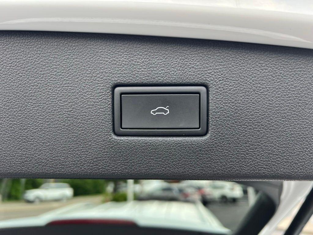 2022 Volkswagen Tiguan SE - Photo 21