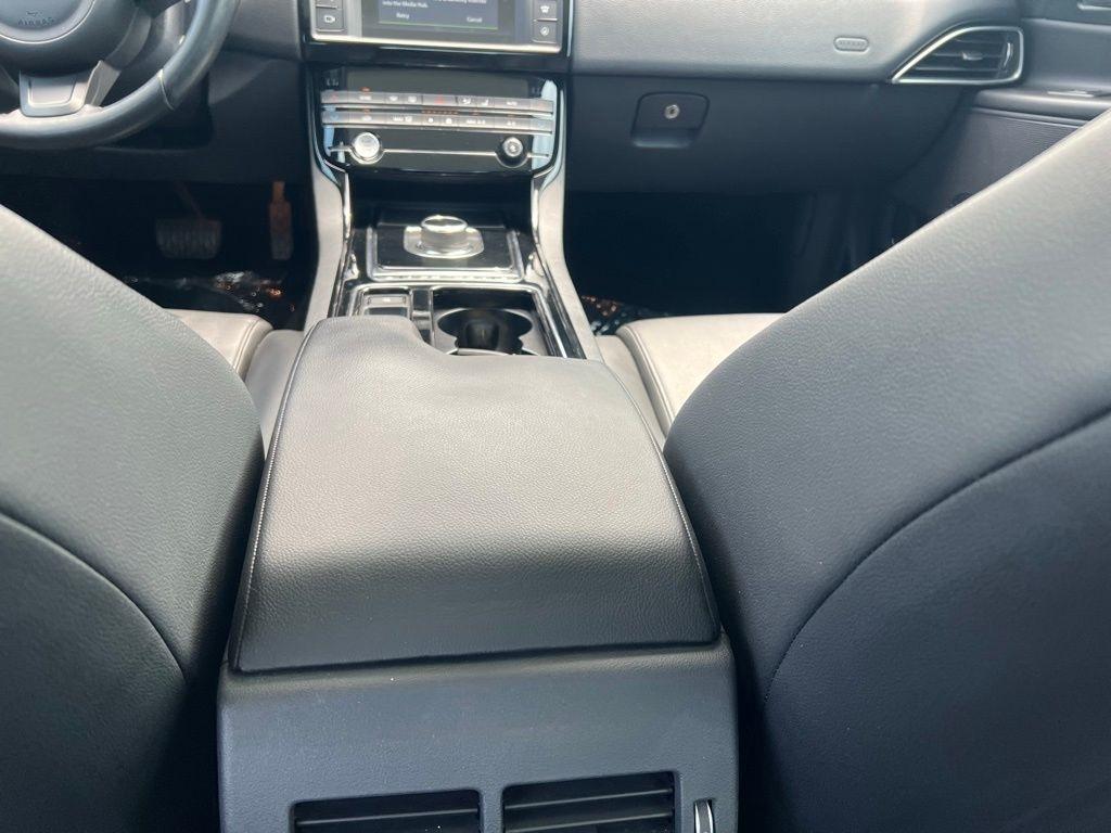 Jaguar XE 25t Premium AWD 2018