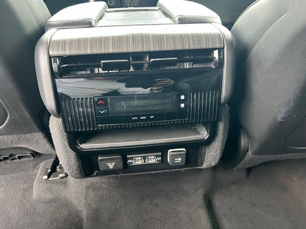 Jeep Wagoneer L Series II 4WD 2024