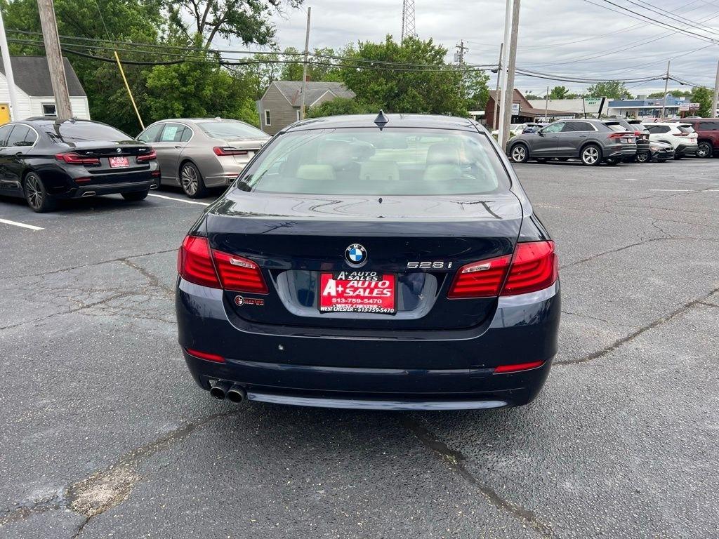 BMW 5-Series 528i 2011