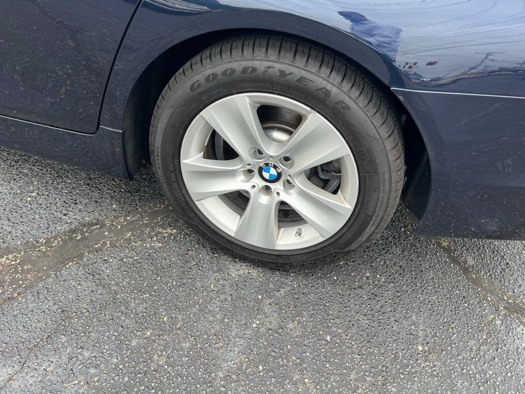 BMW 5-Series 528i 2011