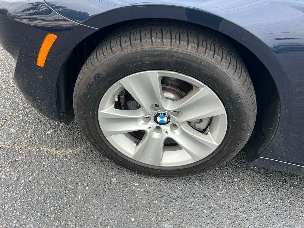 BMW 5-Series 528i 2011