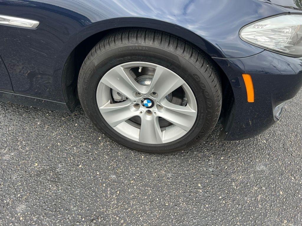 BMW 5-Series 528i 2011