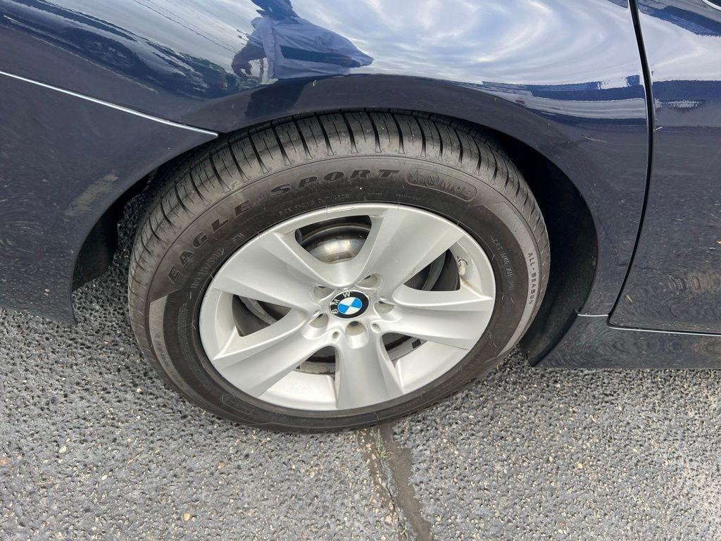 BMW 5-Series 528i 2011