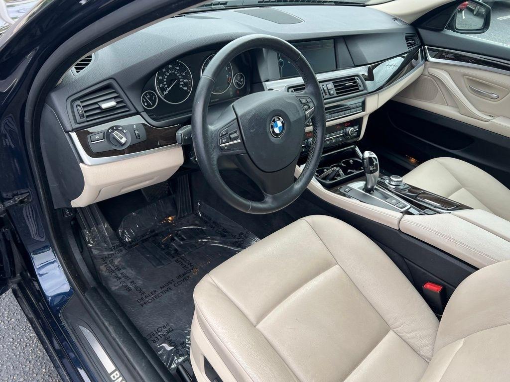 BMW 5-Series 528i 2011