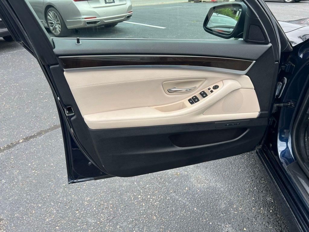 BMW 5-Series 528i 2011