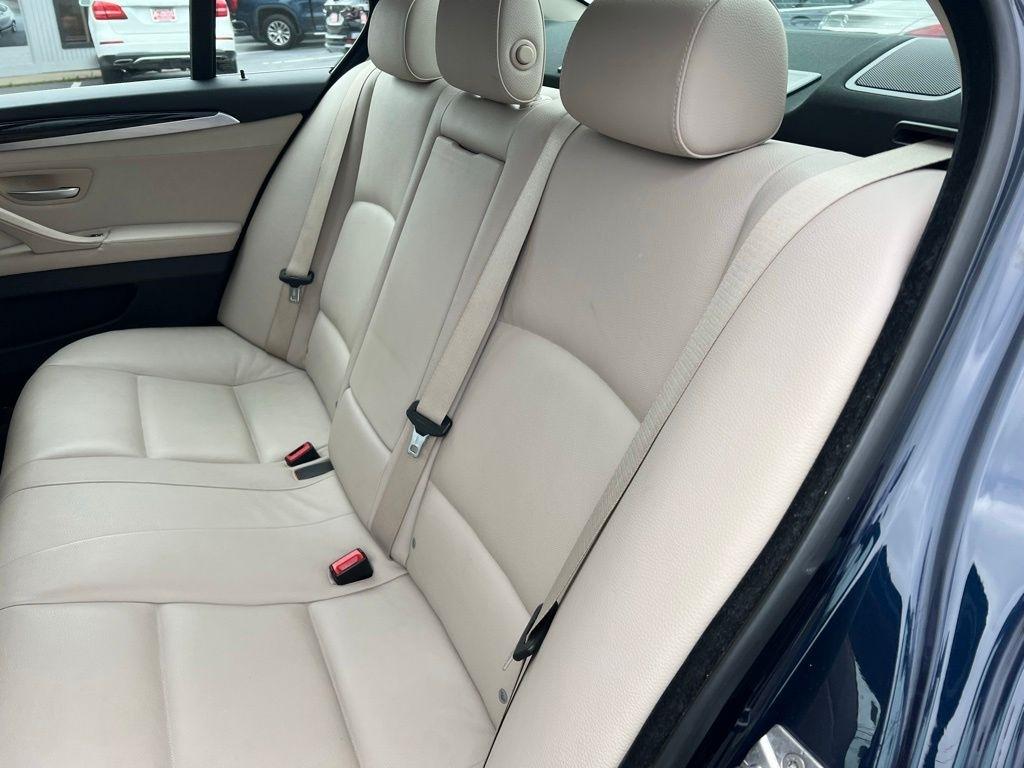 BMW 5-Series 528i 2011