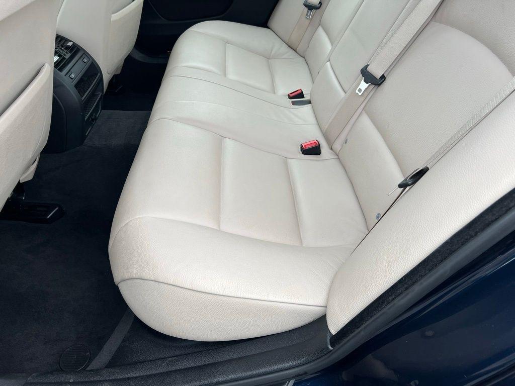 BMW 5-Series 528i 2011