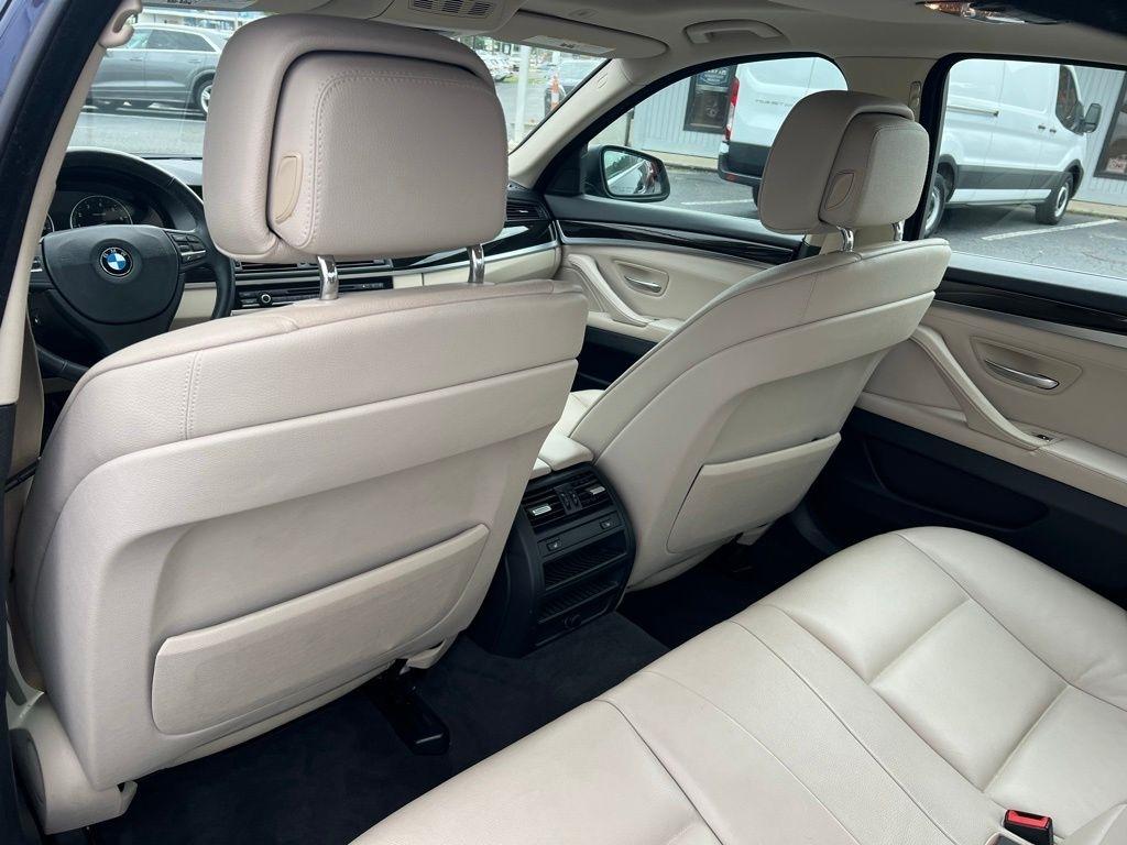 BMW 5-Series 528i 2011
