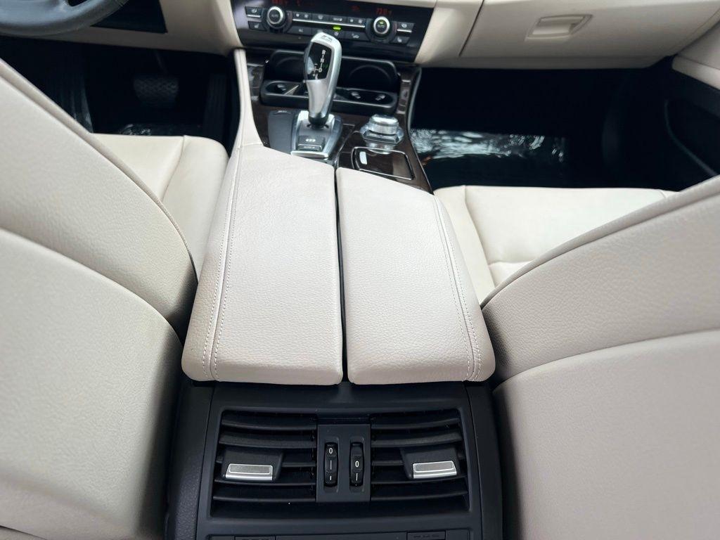 BMW 5-Series 528i 2011