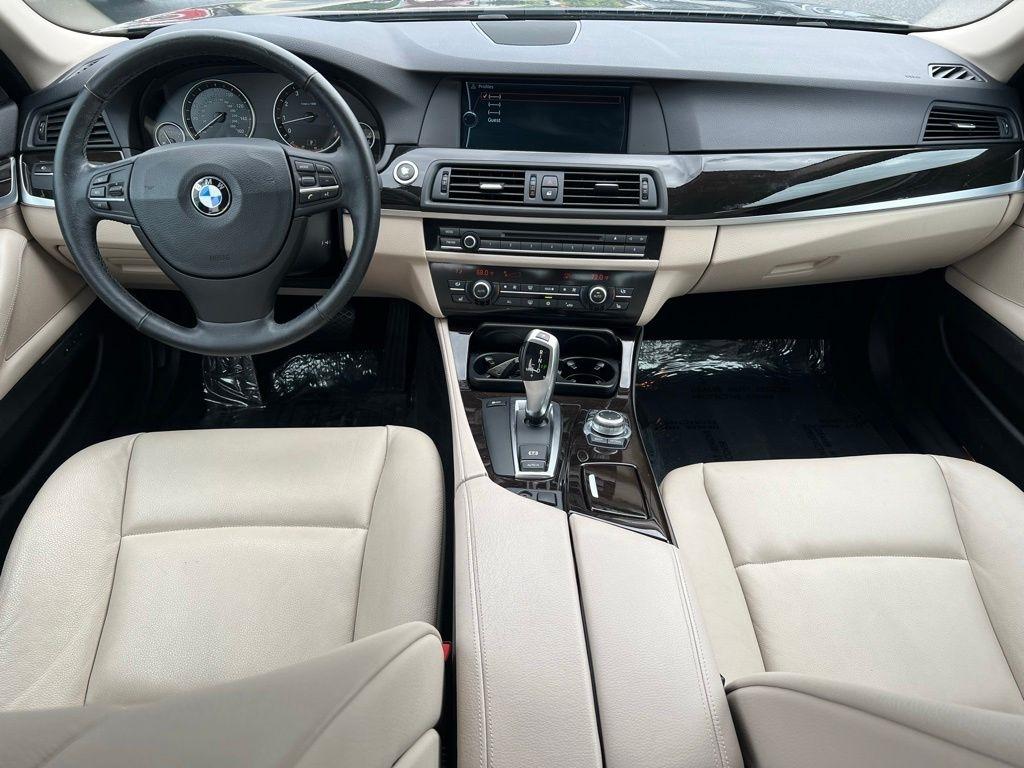 BMW 5-Series 528i 2011