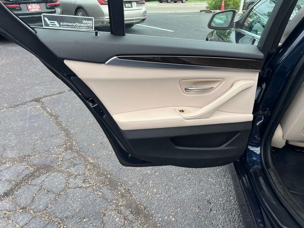 BMW 5-Series 528i 2011