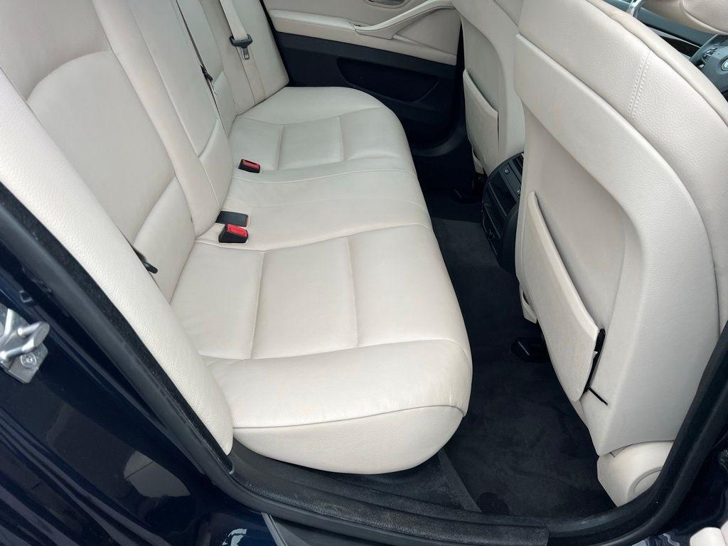 BMW 5-Series 528i 2011