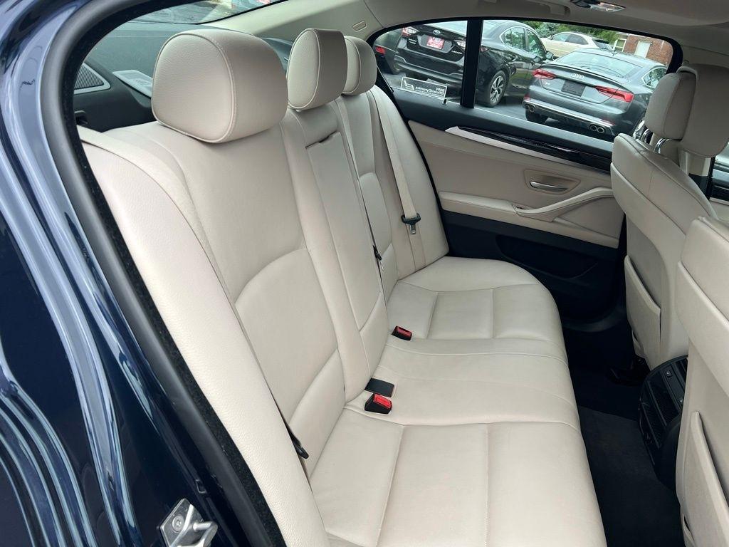BMW 5-Series 528i 2011