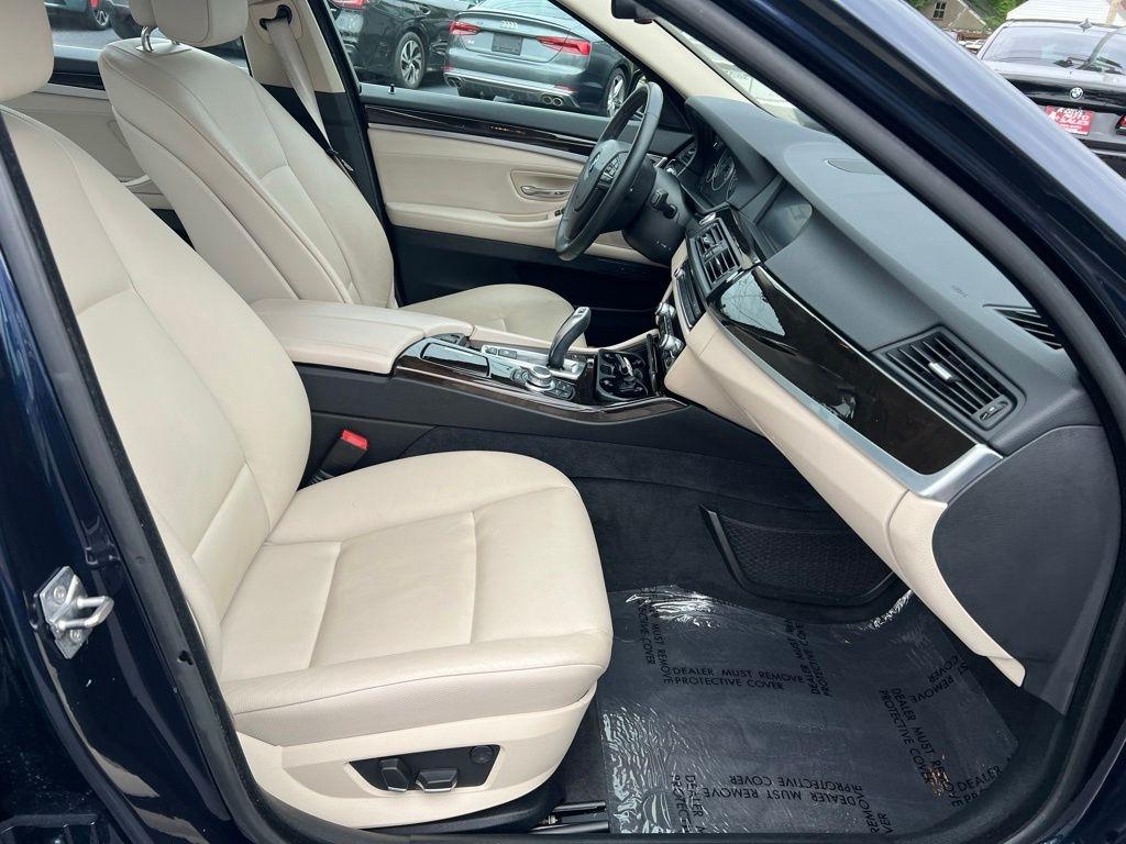 BMW 5-Series 528i 2011