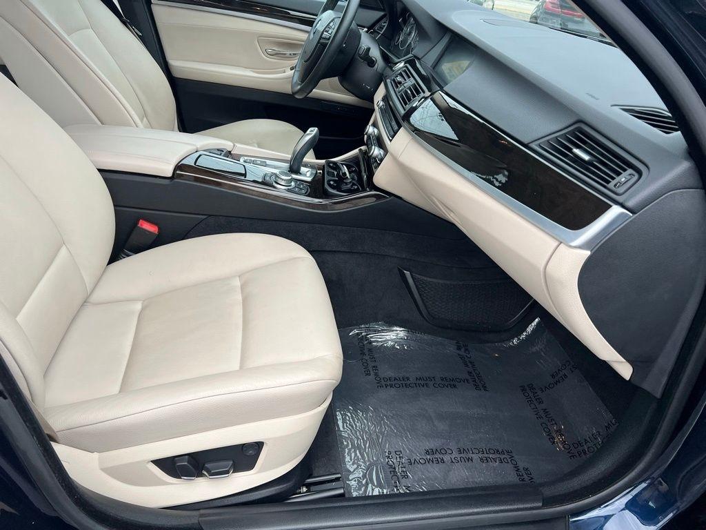 BMW 5-Series 528i 2011