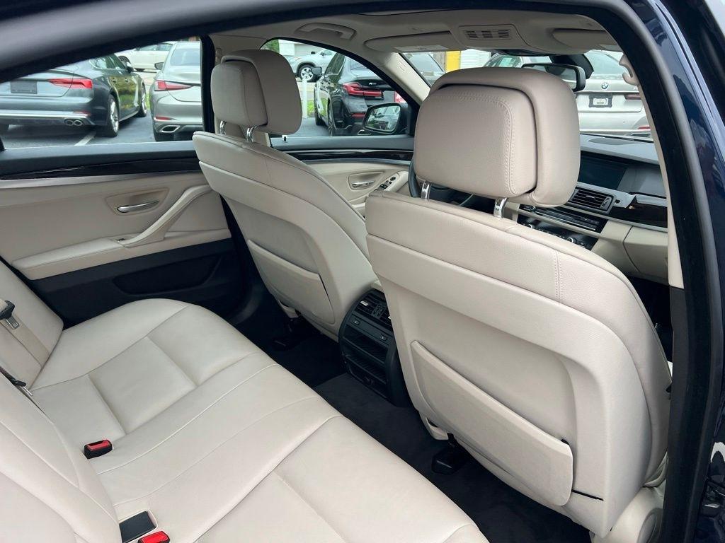 BMW 5-Series 528i 2011