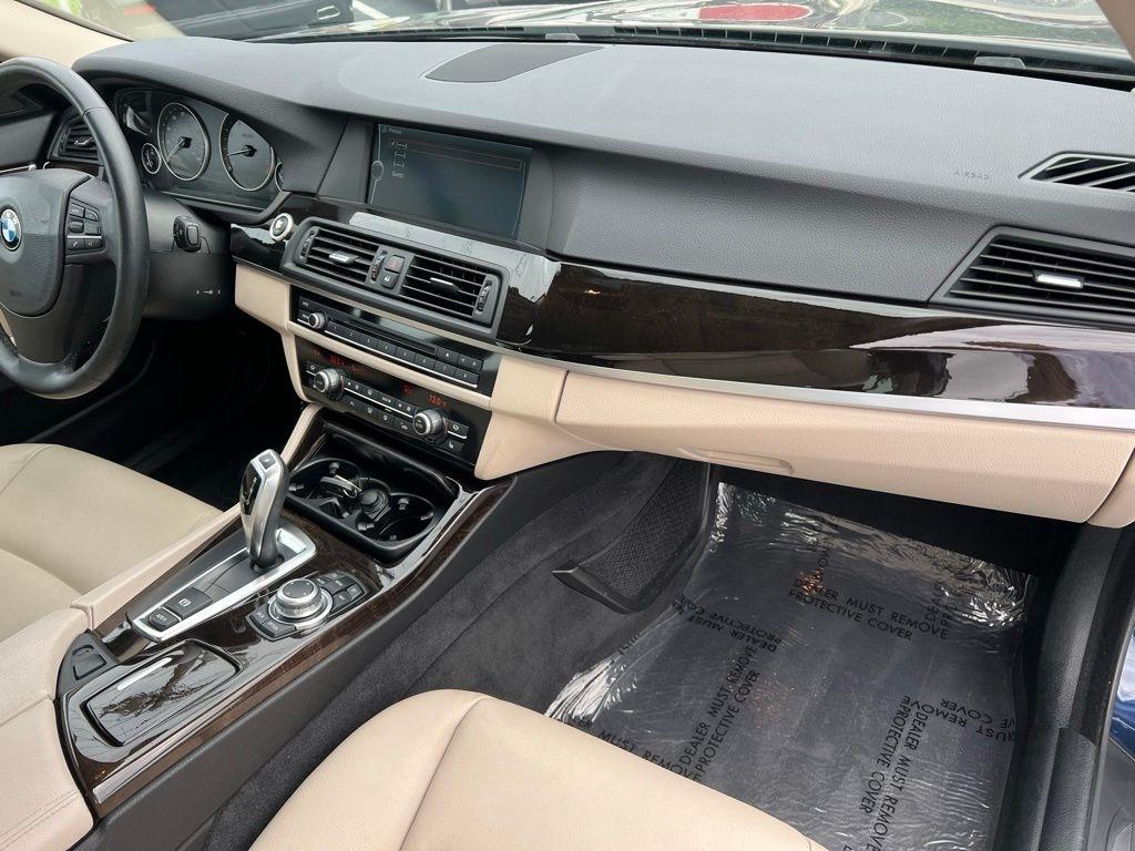 BMW 5-Series 528i 2011