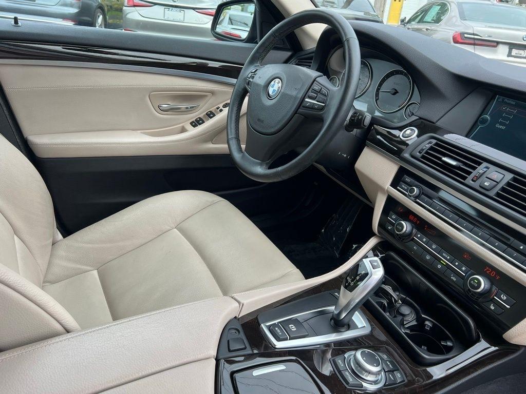 BMW 5-Series 528i 2011
