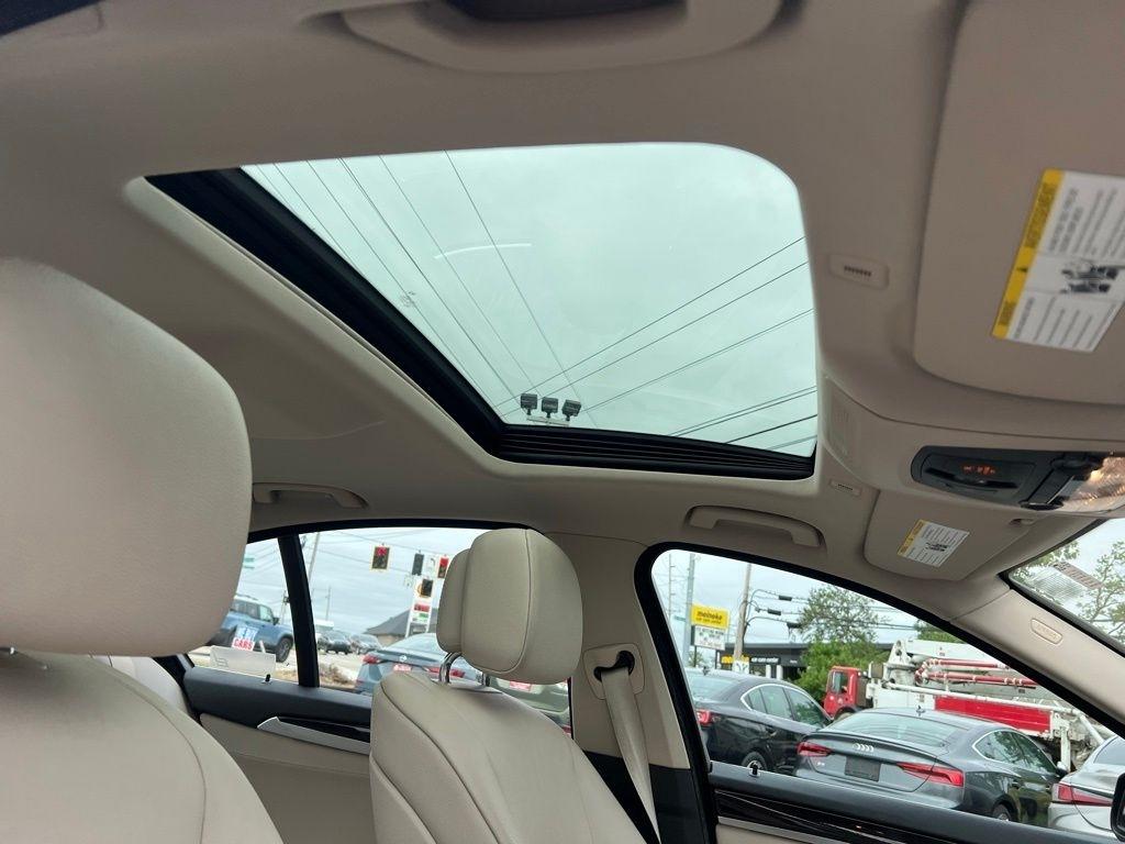 BMW 5-Series 528i 2011