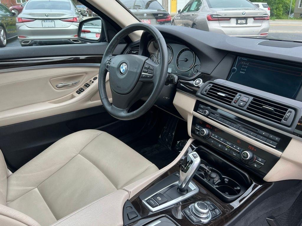 BMW 5-Series 528i 2011