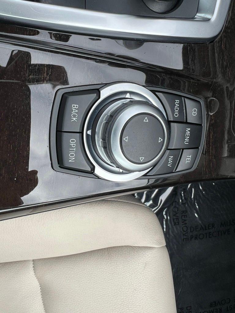 BMW 5-Series 528i 2011