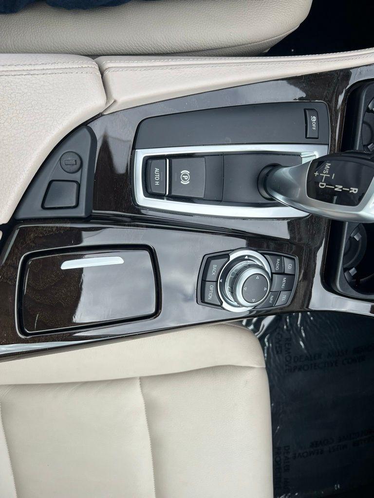 BMW 5-Series 528i 2011