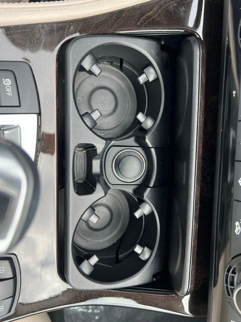 BMW 5-Series 528i 2011