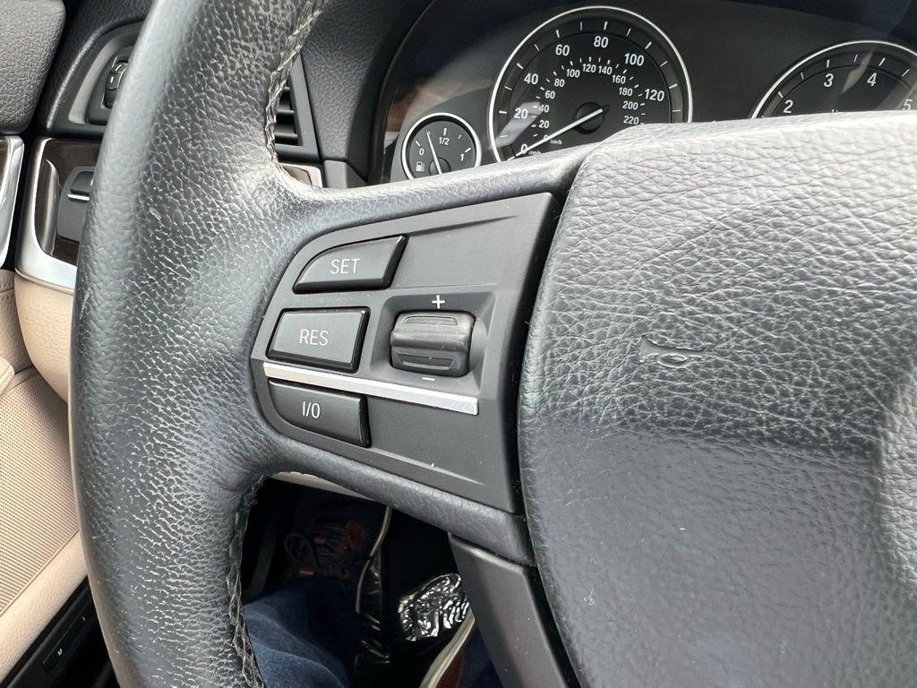 BMW 5-Series 528i 2011