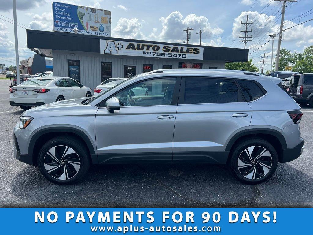 2025 Volkswagen Taos SE 4Motion