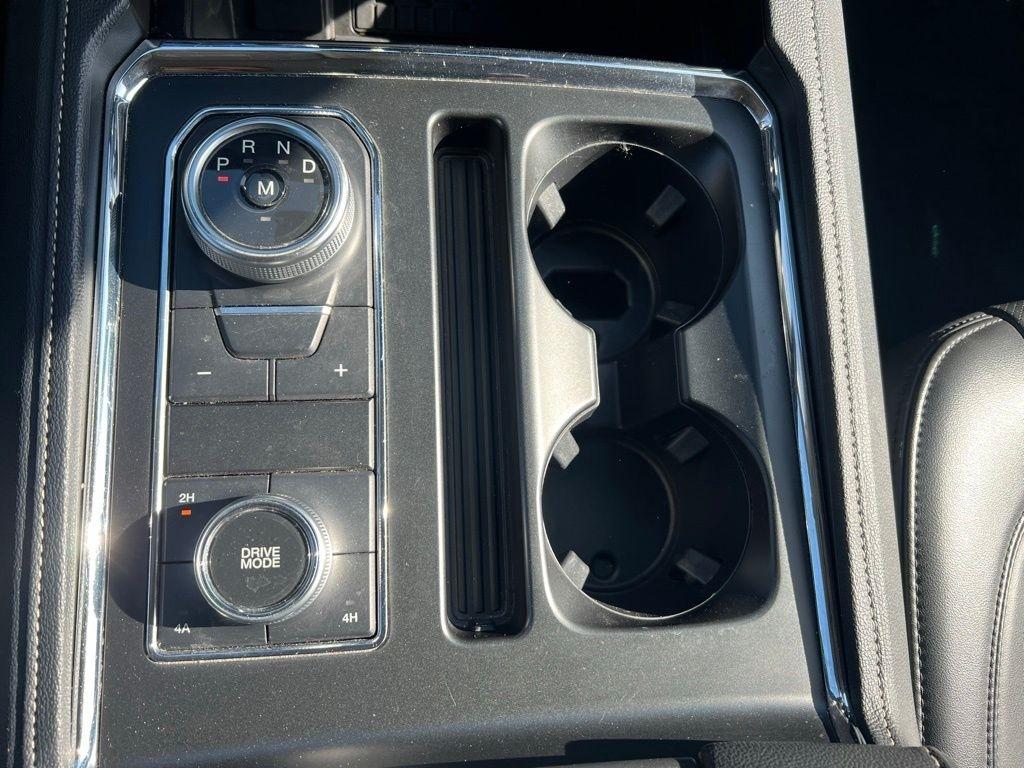 Ford Expedition XLT 4WD 2024