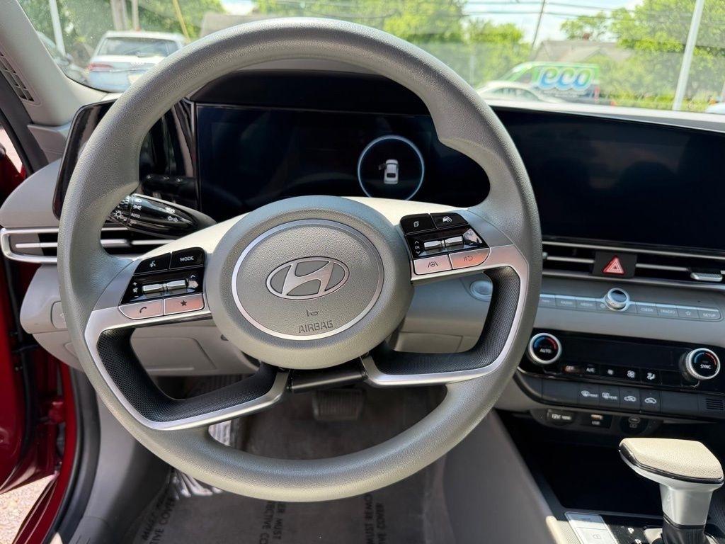 Hyundai Elantra SEL 2024
