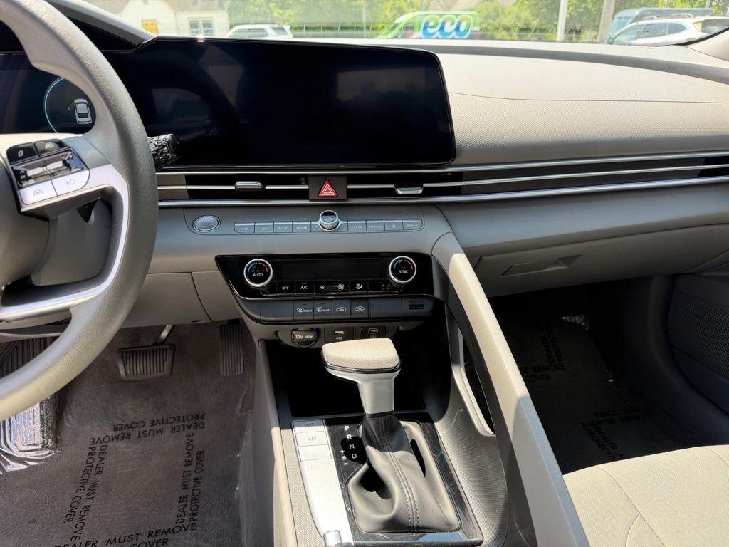 Hyundai Elantra SEL 2024