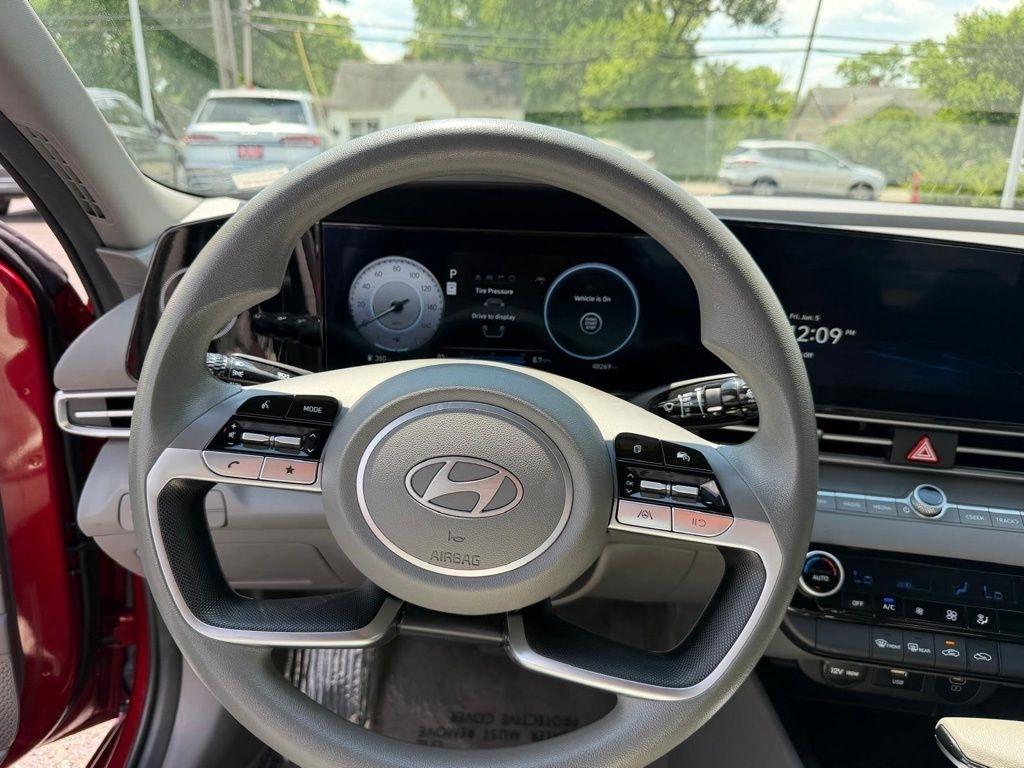 Hyundai Elantra SEL 2024