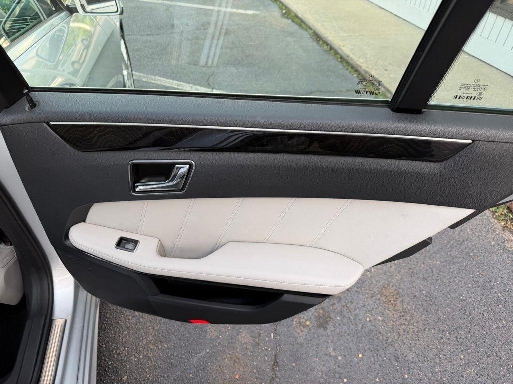 Mercedes-Benz E-Class E350 Sedan 4MATIC 2011