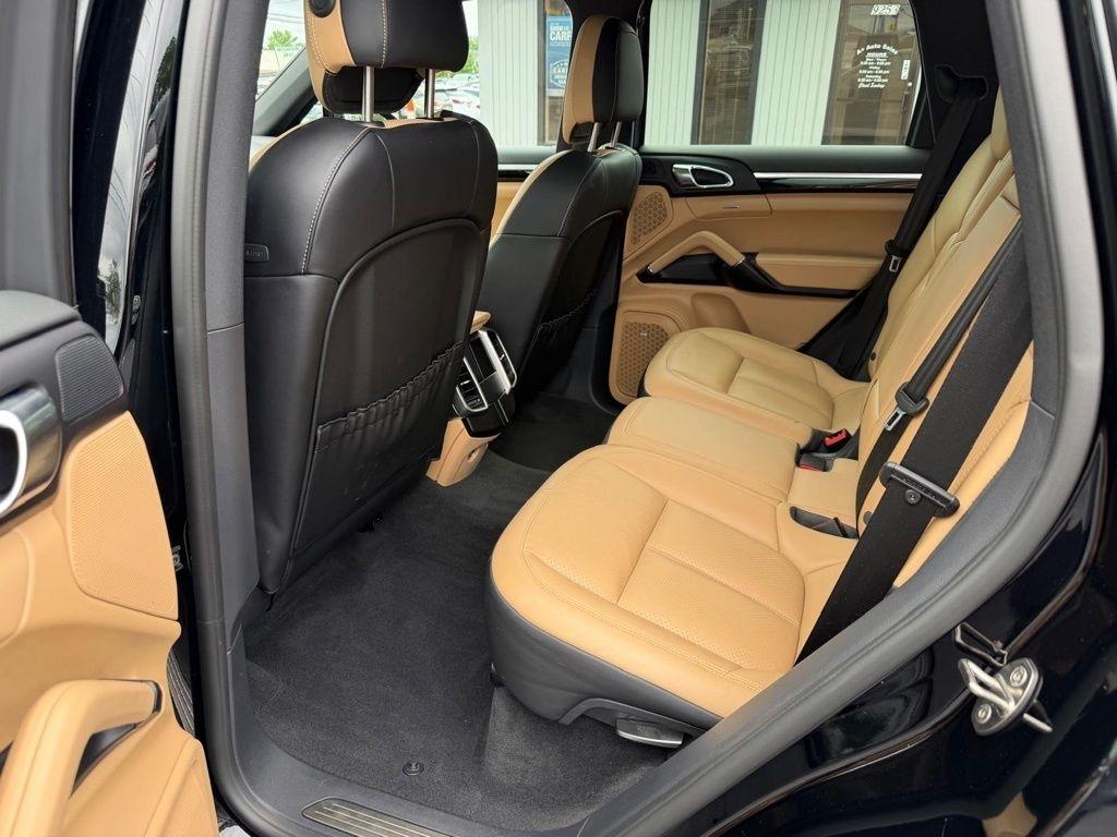 Porsche Cayenne Base 2016