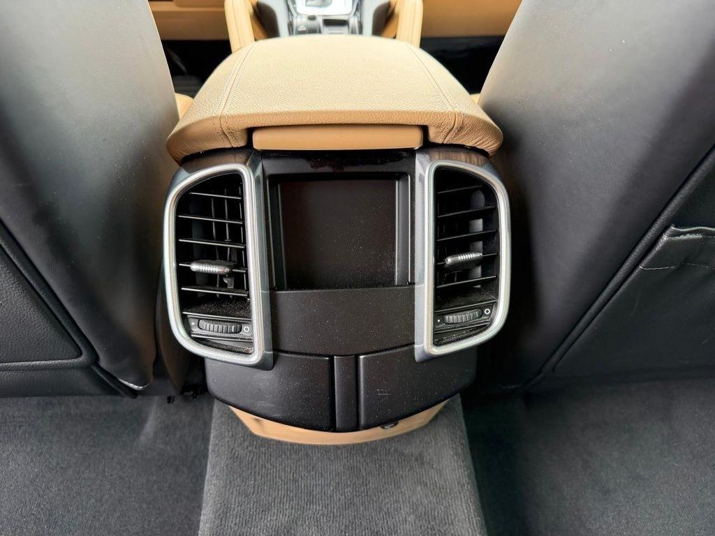 Porsche Cayenne Base 2016