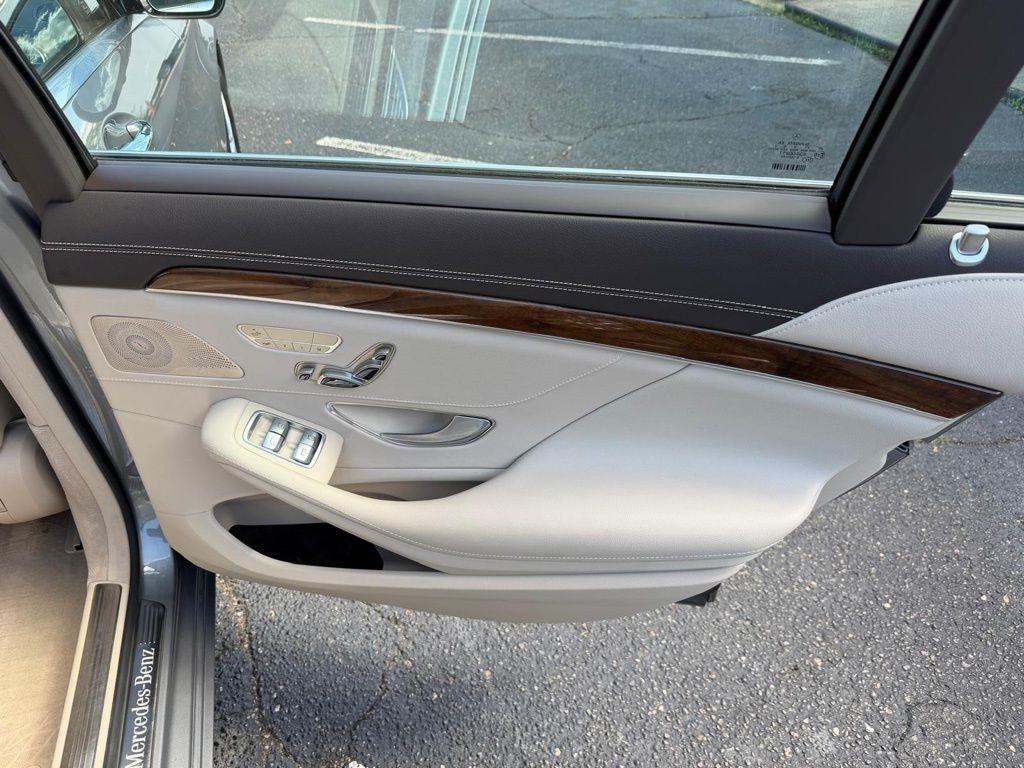 Mercedes-Benz S-Class S550 4MATIC 2014