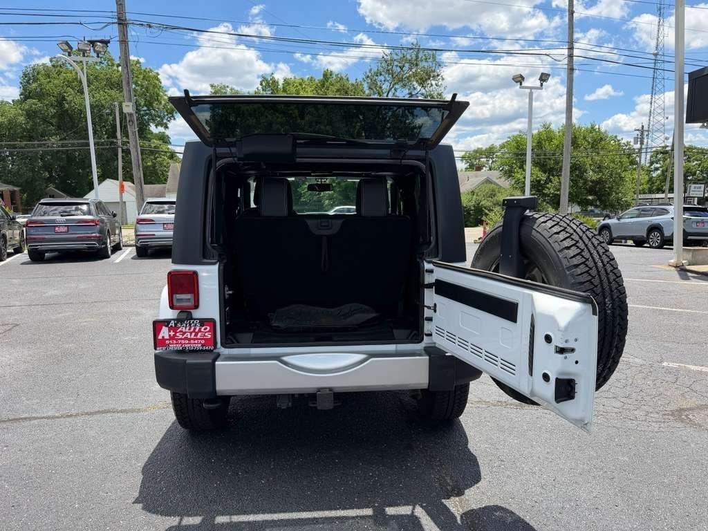 Jeep Wrangler Sahara 4WD 2017