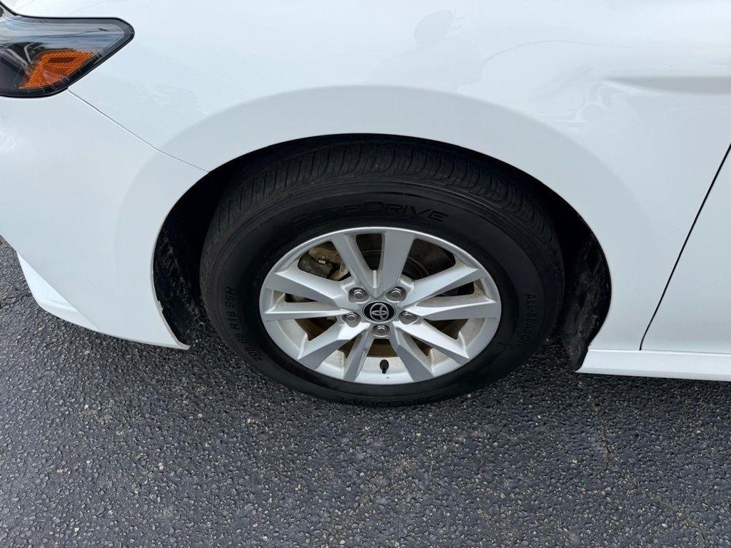 Toyota Camry Hybrid LE 2025