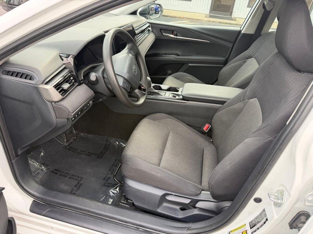 Toyota Camry Hybrid LE 2025