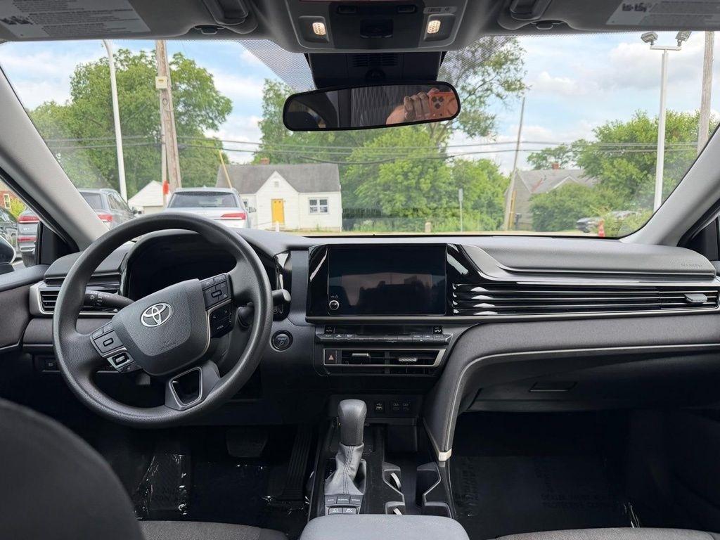Toyota Camry Hybrid LE 2025