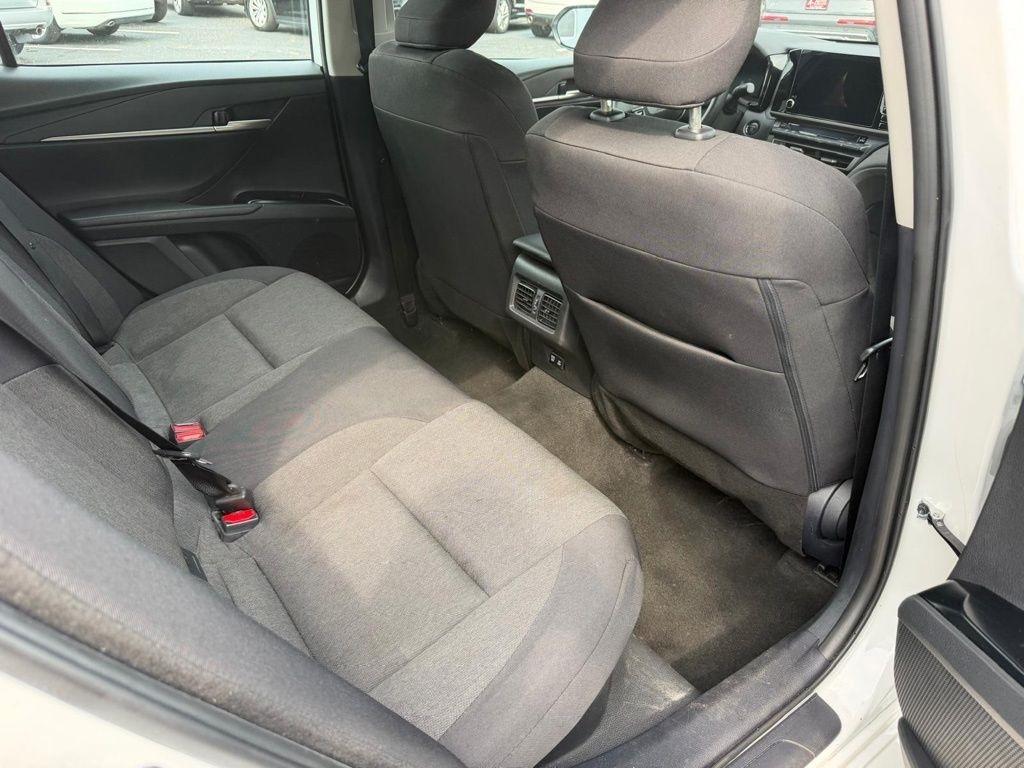Toyota Camry Hybrid LE 2025