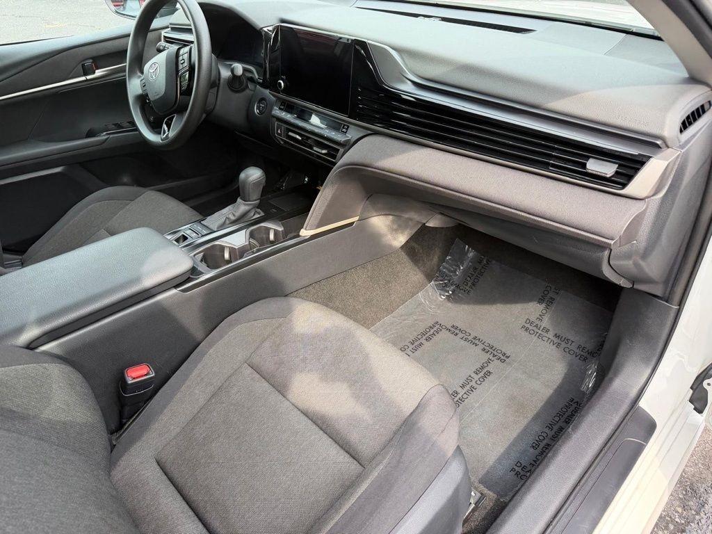 Toyota Camry Hybrid LE 2025